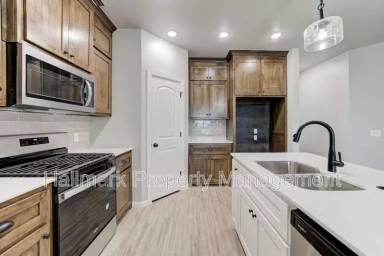 Main picture of 560 Hackberry Ln