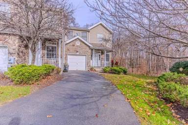 Main picture of 305 Raymound Blvd