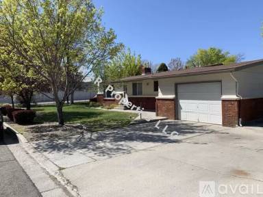 Main picture of 1321 S Zola St