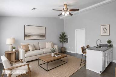 Main picture of 100 Creeks Bend Dr