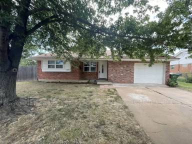 Main picture of 120 N Ranchwood Blvd
