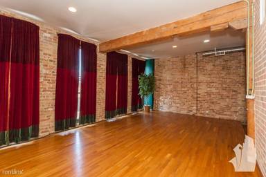 Main picture of 1115 W Lake St