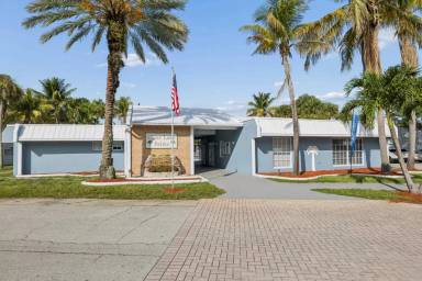 Main picture of Clear Lake Palms