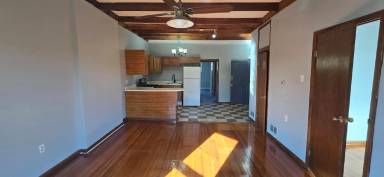 Main picture of 19 Elberon Pl
