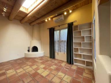 Main picture of 743 W Manhattan Ave