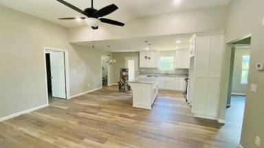 Main picture of 227 County Road 464