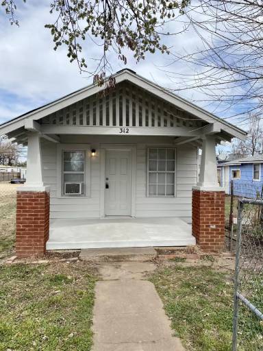 Main picture of 310 W Monroe St