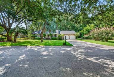Main picture of 1037 Law Ln