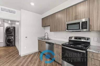 Main picture of 3093 Broadway
