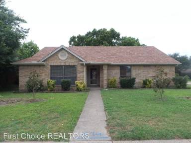 Main picture of 300 S Malone Rd