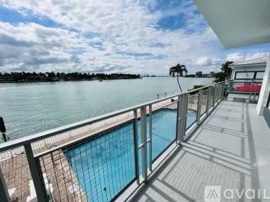 Main picture of 946 Bay Dr