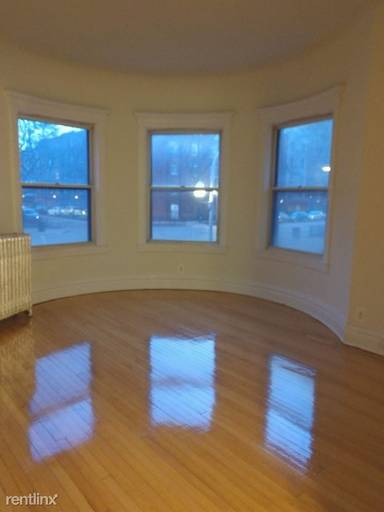 Main picture of 3919-35 N Pine Grove Ave