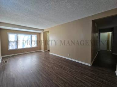 Main picture of 2531 S Victoria Ave