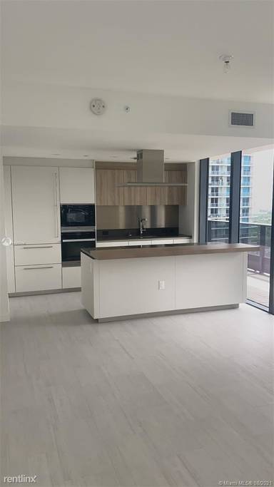 Main picture of Brickell Flatiron