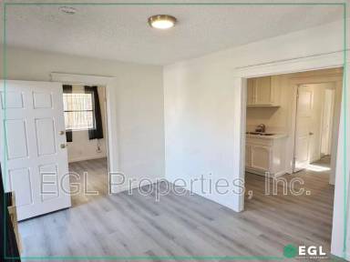 Main picture of 738 W Century Blvd