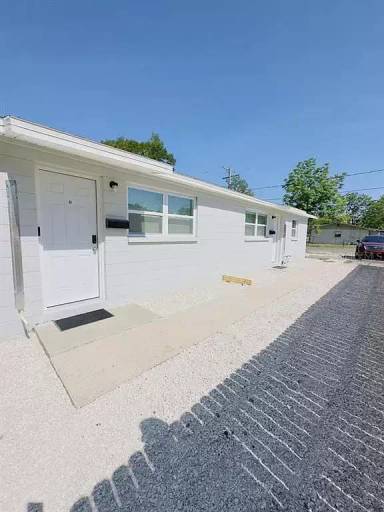 Main picture of 1401 E Holland Ave