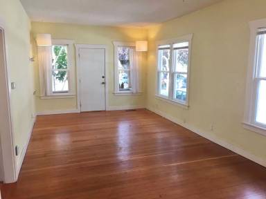 Main picture of 841 NE 59th St