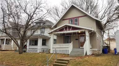 Main picture of 1323 A Ave NW