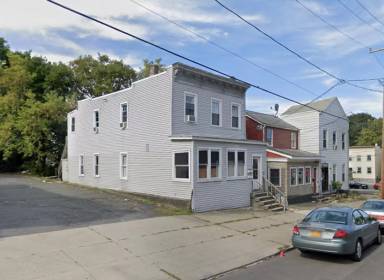 Main picture of 662 State St