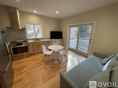 Main picture of 30 Colony Rd