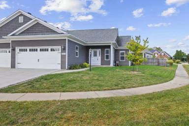 Main picture of 3003 E Stillwater Lndg