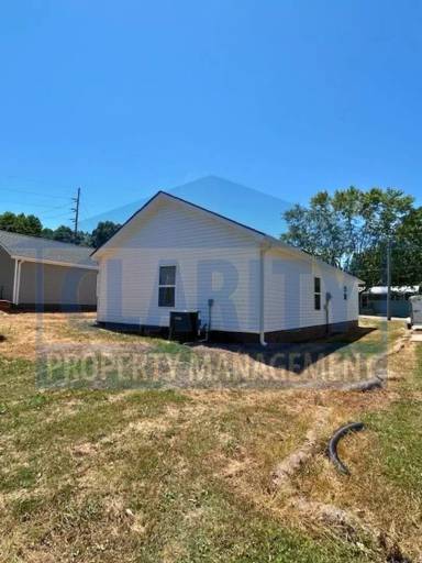 Main picture of 615 Linda Dr SE