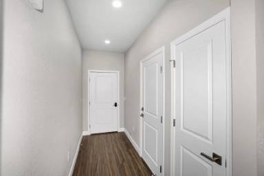 Main picture of 7628 Woodford Ave