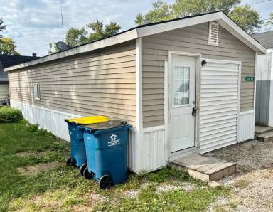 Main picture of 1123 W South St