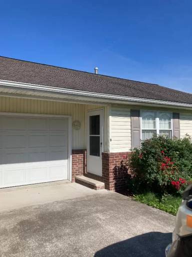 Main picture of 10 Amos Dr