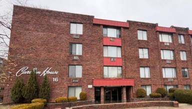 Main picture of 16 Niles St