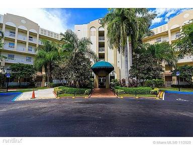 Main picture of 10700 NW 66th St