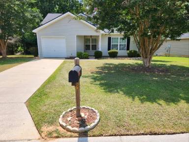 Main picture of 136 Blue Springs Dr