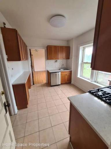 Main picture of 245 S Maple Ave