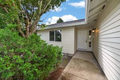 Main picture of 17005 NE 21st St