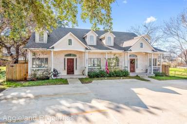 Main picture of 402 Nimitz St