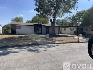 Main picture of 401 W Lindbergh Blvd