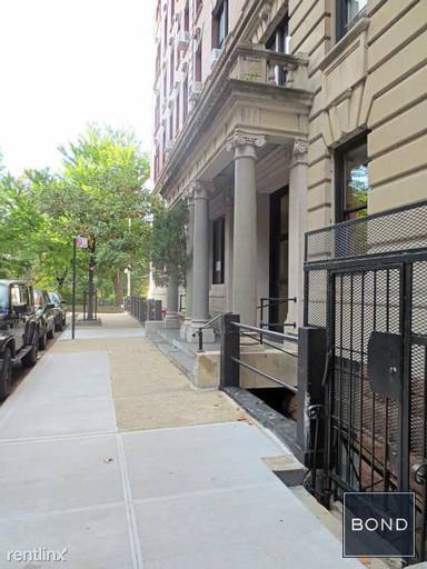 Main picture of 200 Riverside Dr