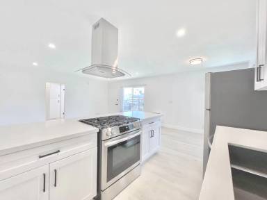Main picture of 7305 Variel Ave