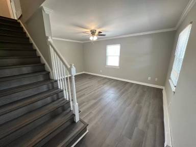 Main picture of 325 Hall Ln