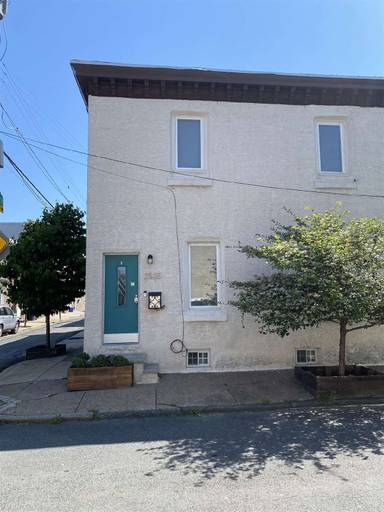 Main picture of 2535 Webb St