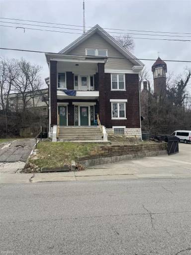 Main picture of 2542 Reading Rd