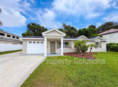 Main picture of 1221 Poinsettia Ave