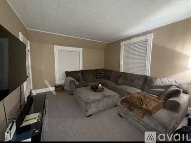 Main picture of 685 Hanover St