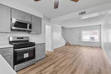 Main picture of 112 E Buckthorn St