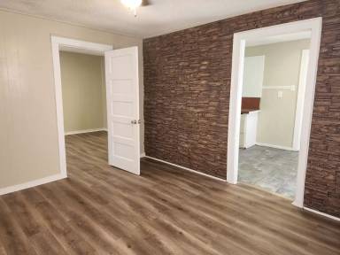 Main picture of 213 W 9th St