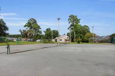 Main picture of 125 Pirates Rd