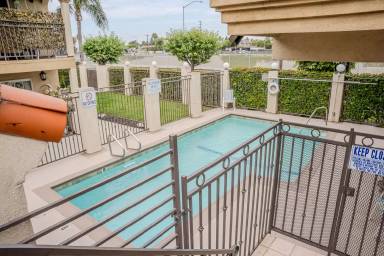 Main picture of 2080 Newport Blvd