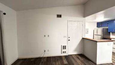 Main picture of 875 W San Ysidro Blvd