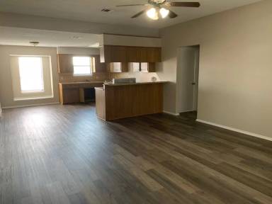 Main picture of 200 Lee Ln