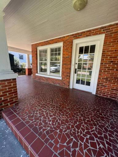 Main picture of 1909 Reaves Dr